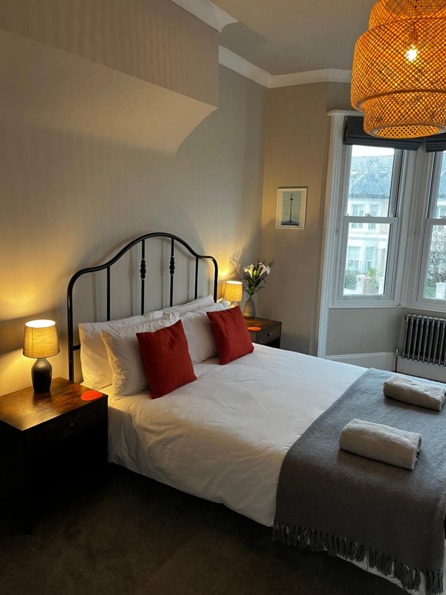 Contemporary Beach Apartment Brighton Dış mekan fotoğraf